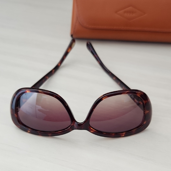 Fossil Women's Tortoise Shell Sunglasses - Picture 7 of 12